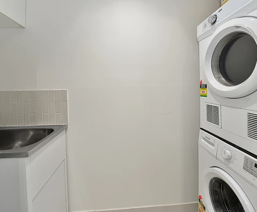 $1,295, Whole-property, 3 bathrooms, Melbourne VIC 3000