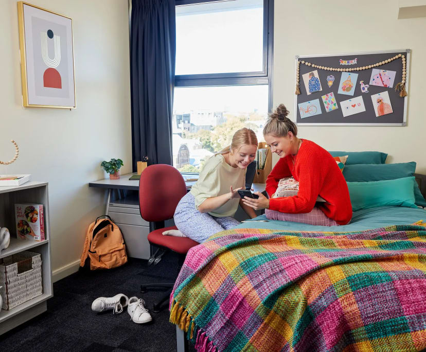 Furnished room in a flatshare