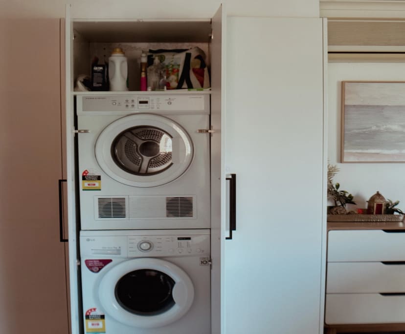 $1,300, Whole-property, 2 bathrooms, Coolangatta QLD 4225