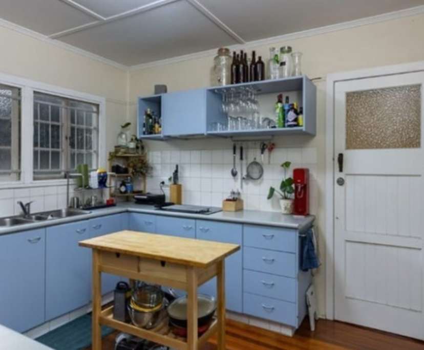 Room in a share house