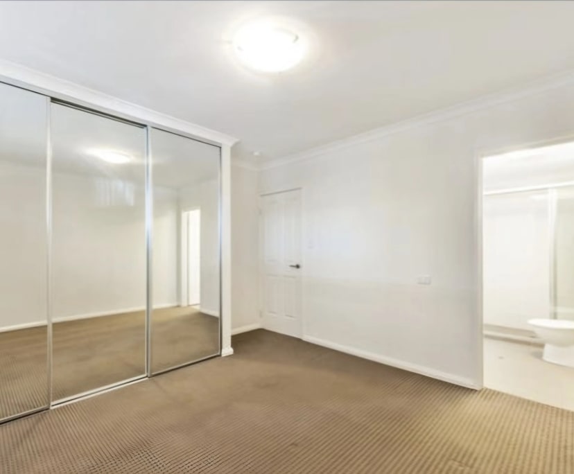 Unfurnished room with ensuite in a flatshare
