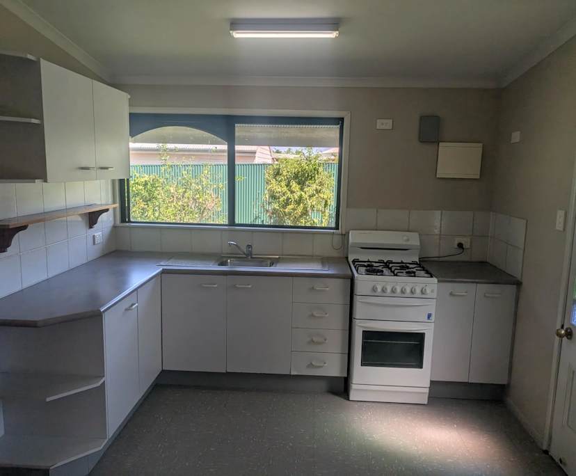 $350, Whole-property, 2 bathrooms, Tivoli QLD 4305