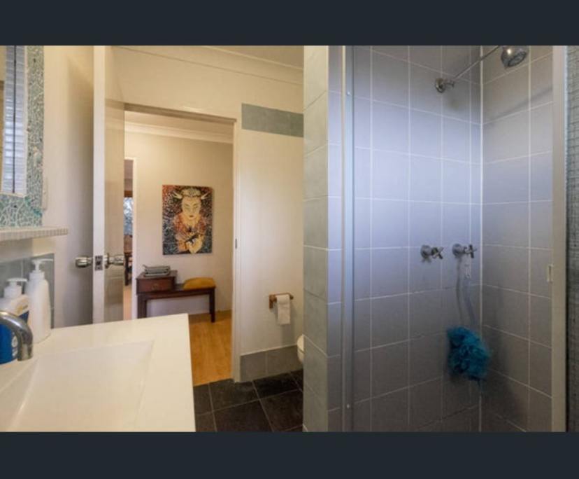 $300, Flatshare, 2 bathrooms, Highgate Hill QLD 4101