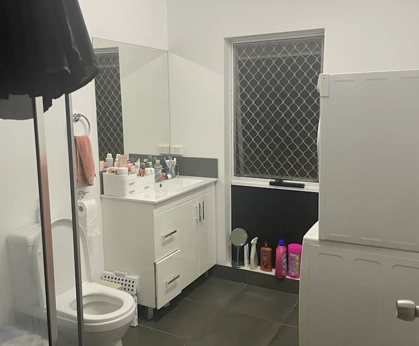 $285, Flatshare, 2 bathrooms, Manunda QLD 4870