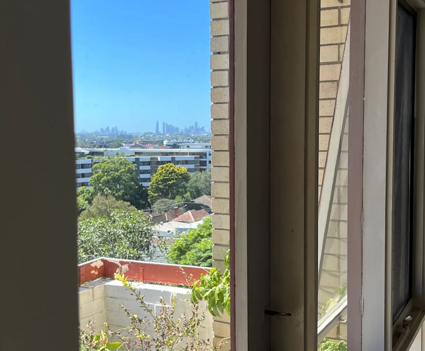 Furnished room in a flatshare