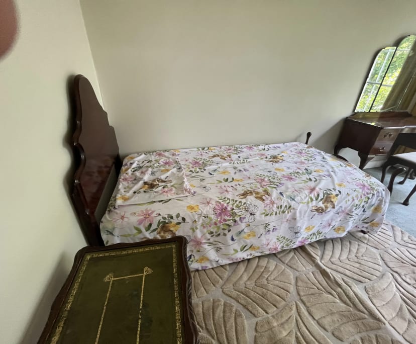 Furnished room with own bathroom