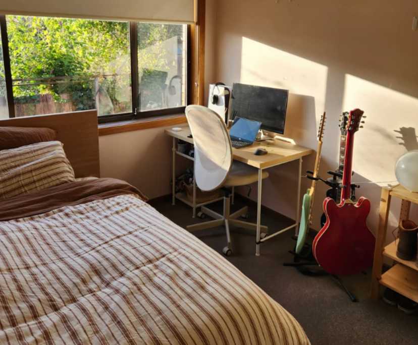 Unfurnished room in a flatshare