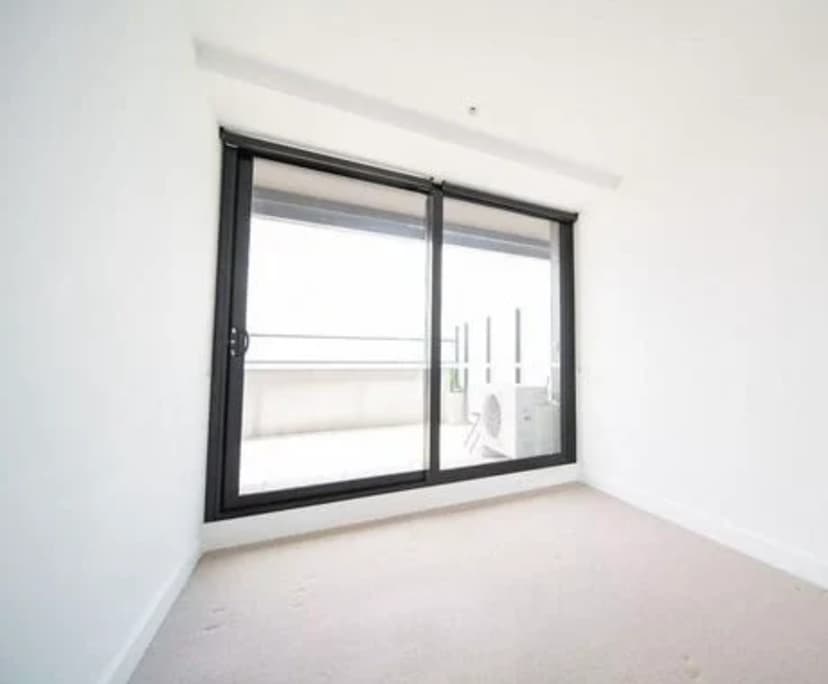 Unfurnished room with own bathroom