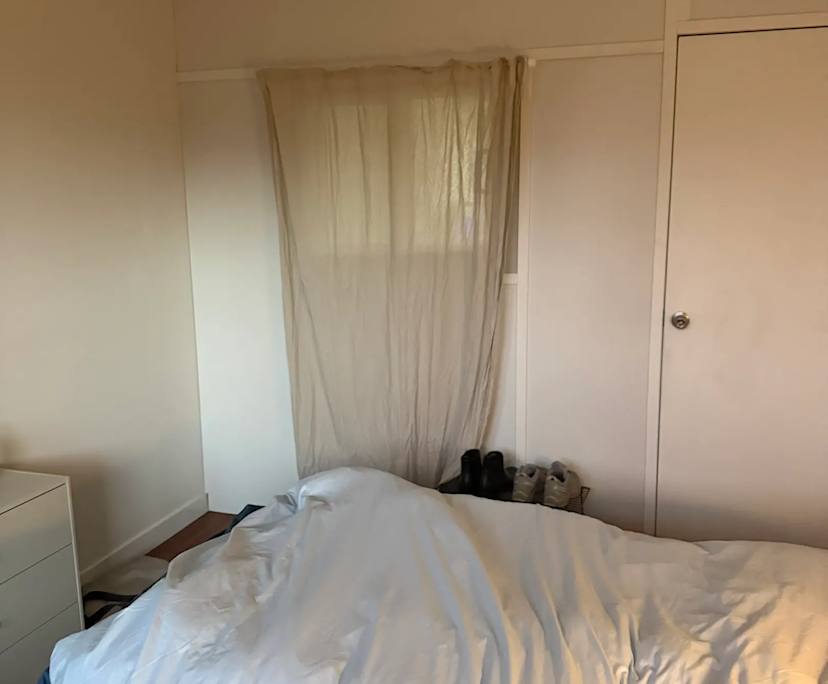 Unfurnished room in a flatshare