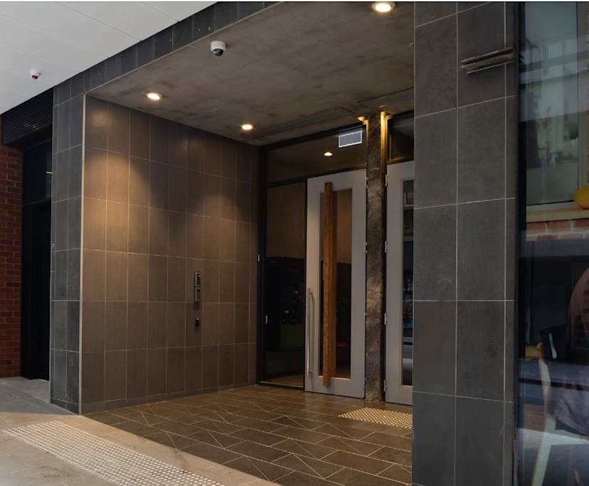 $720, 1-bed, 1 bathroom, Melbourne VIC 3004