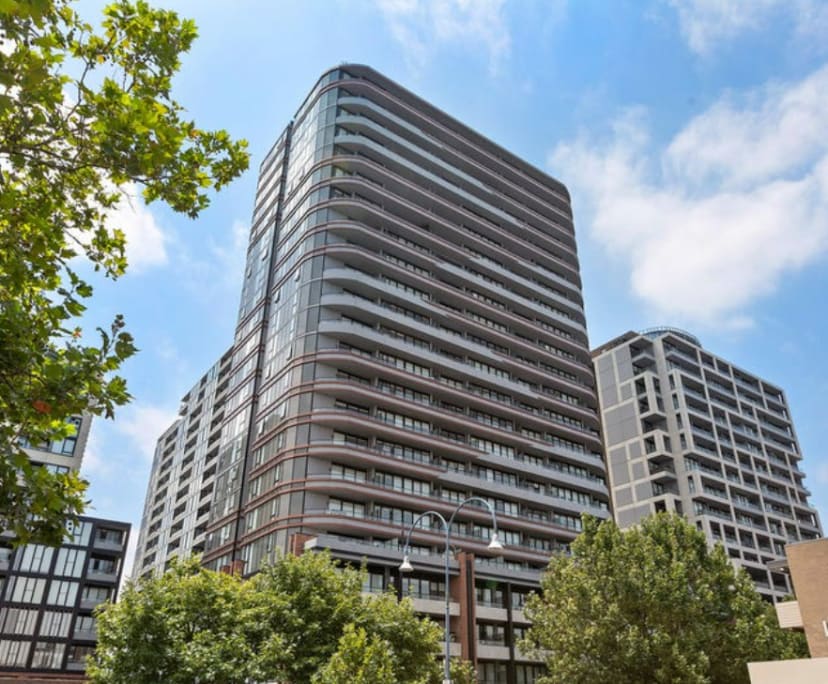 Furnished room with ensuite in a flatshare