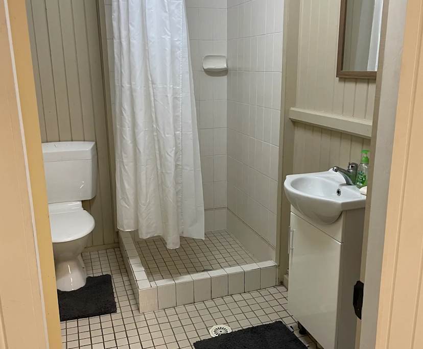 Whole property with 1 room for rent