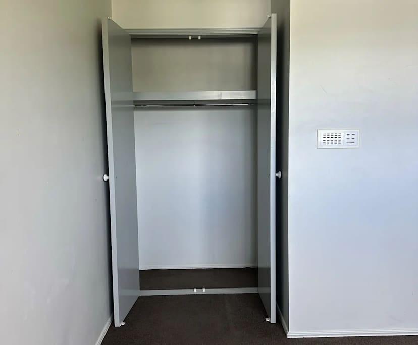 $390, Share-house, 4 bathrooms, Alexandra Headland QLD 4572