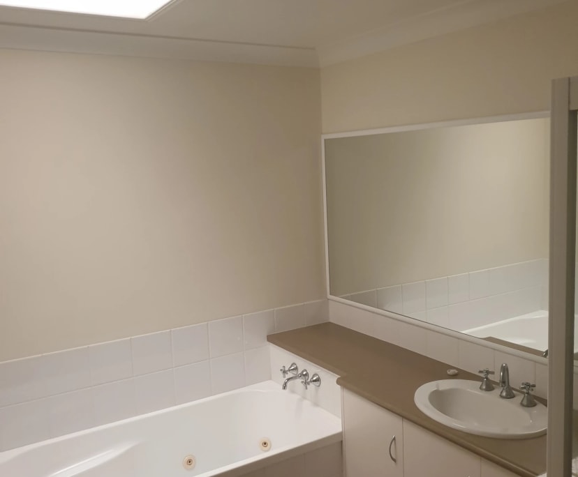 $150, Whole-property, 3 bathrooms, Kearneys Spring QLD 4350