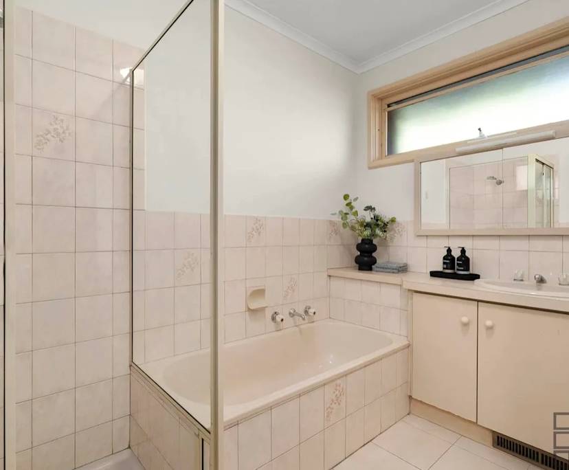 Unfurnished room in a flatshare