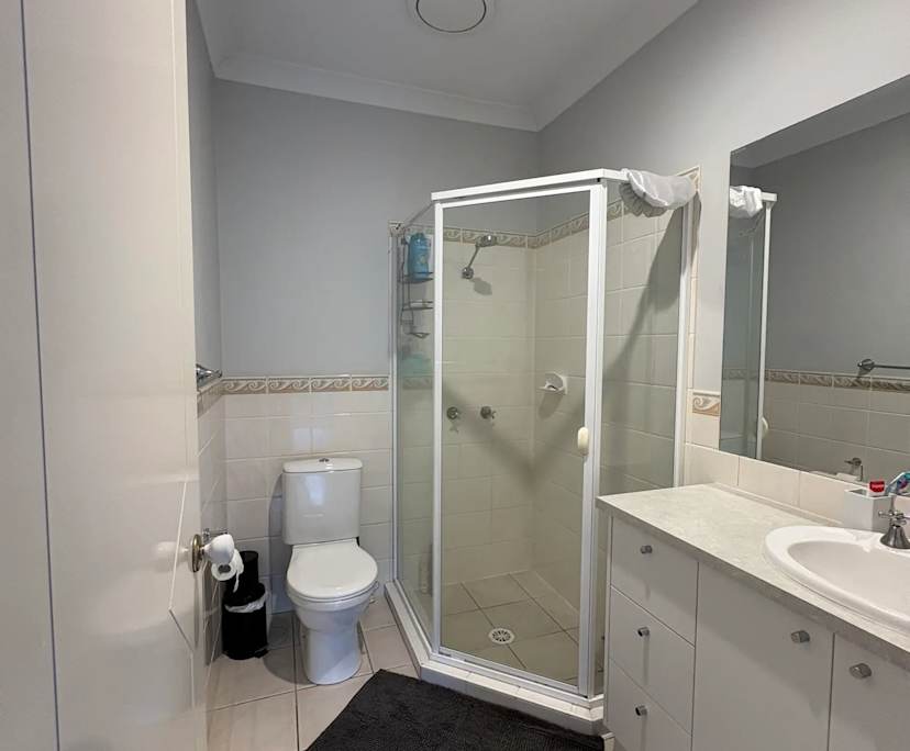 Unfurnished room with ensuite in a flatshare