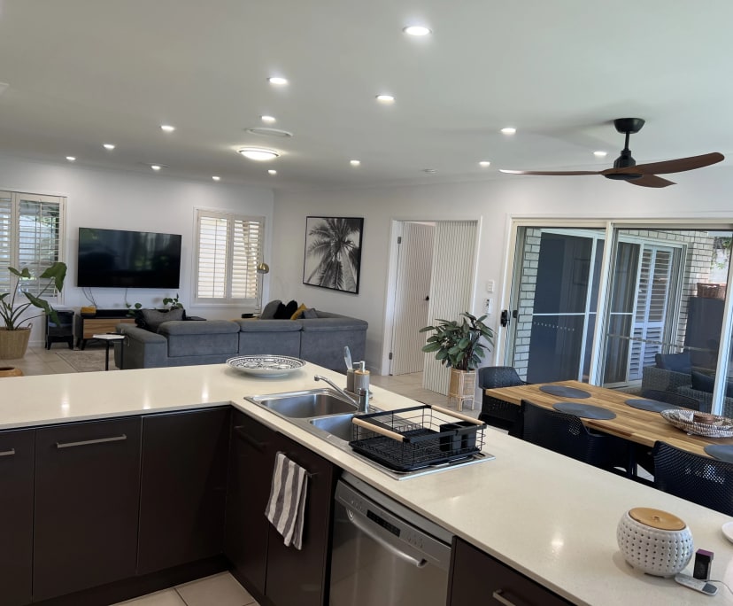 $340, Student-accommodation, 6 bathrooms, Molendinar QLD 4214