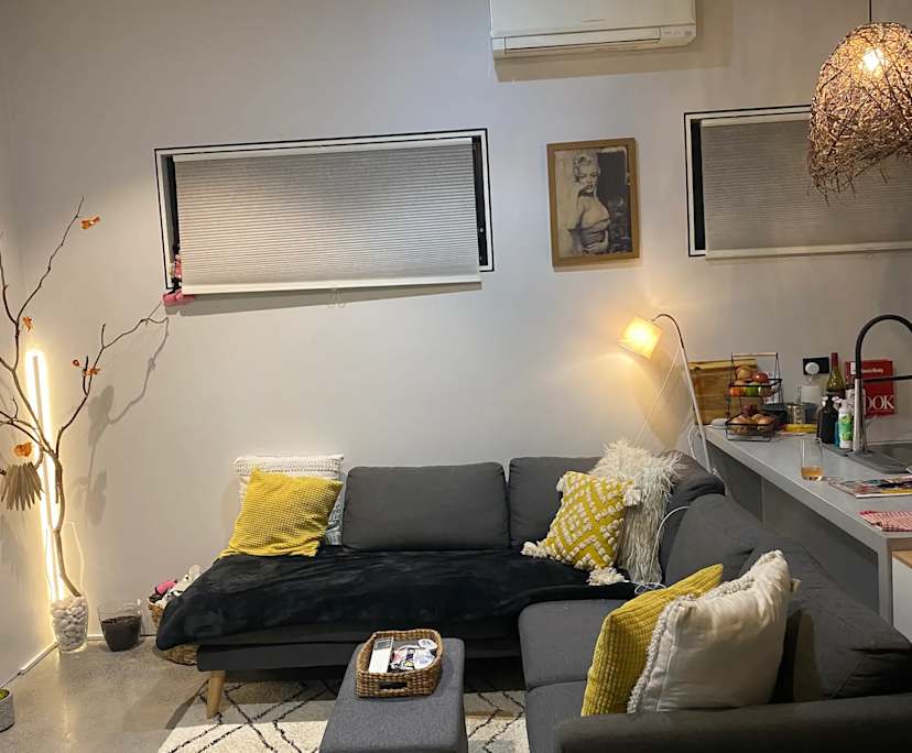 Furnished room in a flatshare
