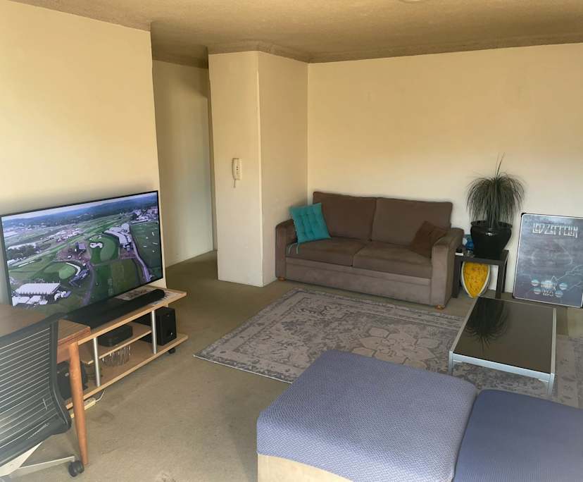 Furnished room in a flatshare