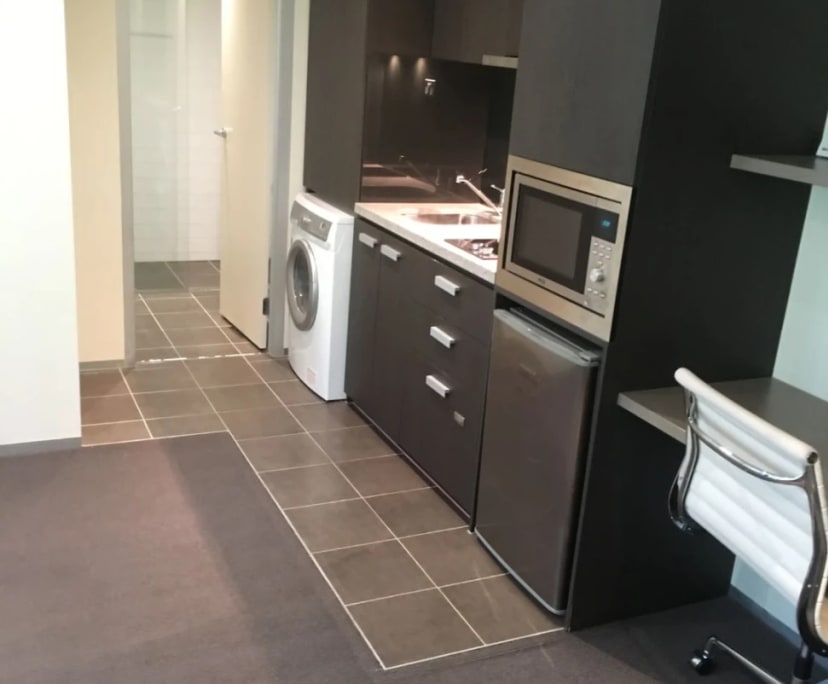 Unfurnished room studio flat for rent