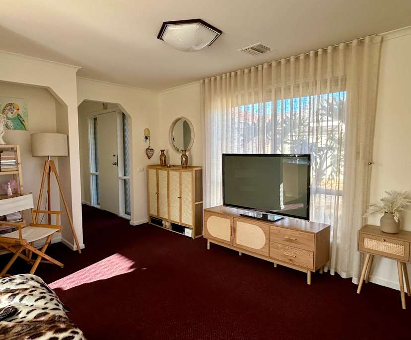$175, Share-house, 3 bathrooms, Melton South VIC 3338