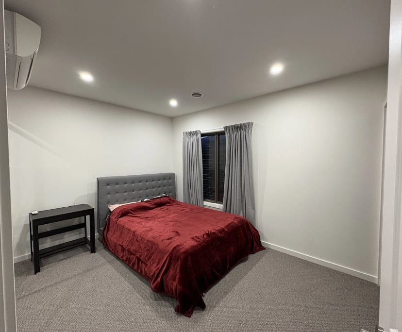 Furnished room with ensuite in a flatshare