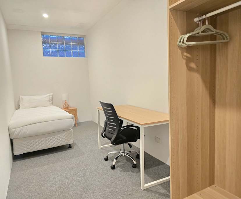 Furnished room in a flatshare