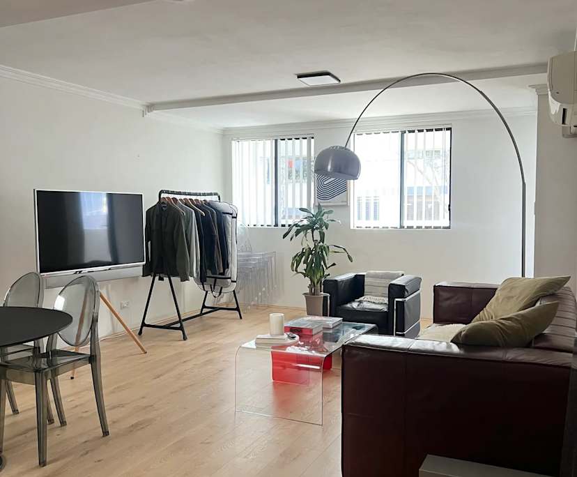 Furnished room in a flatshare