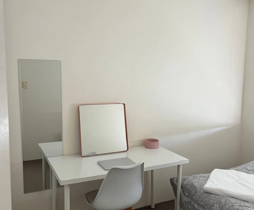 Furnished room in a flatshare