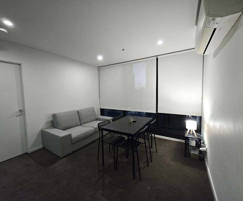 Furnished room with ensuite in a flatshare