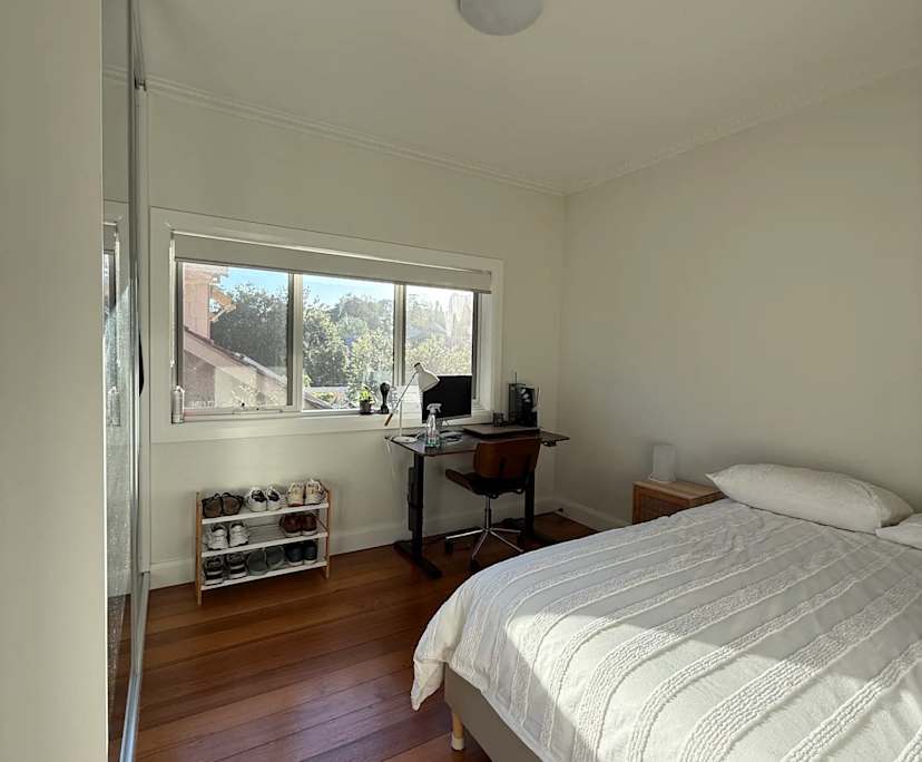 Furnished room in a flatshare