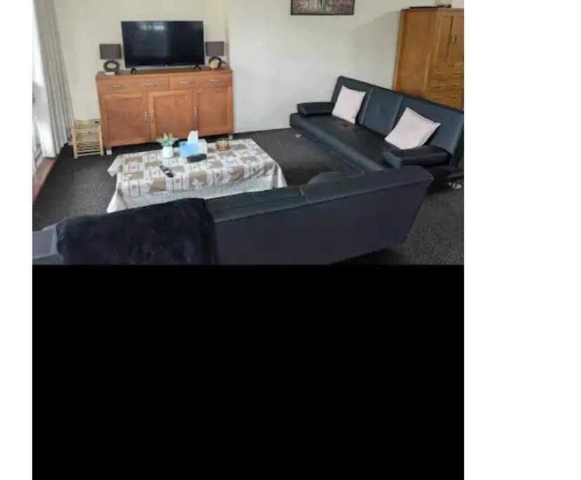 Furnished room with ensuite in a flatshare