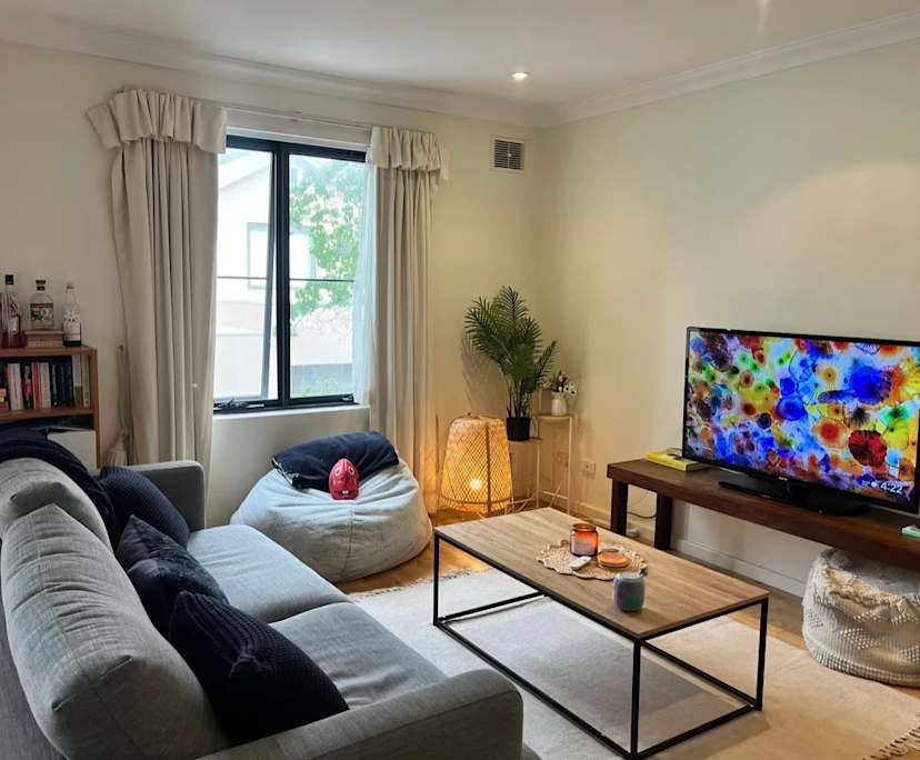 Unfurnished room with ensuite in a flatshare