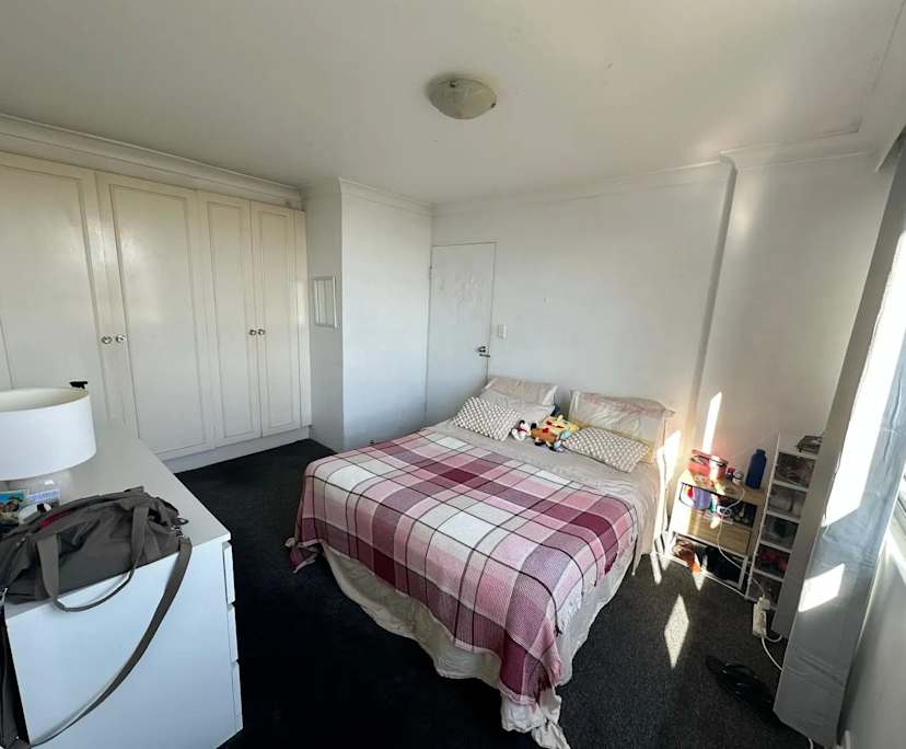 Furnished room with ensuite in a flatshare