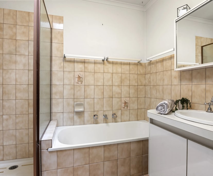 $1,195, Whole-property, 3 bathrooms, Balaclava VIC 3183