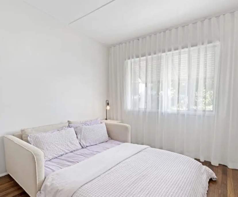 Unfurnished room in a flatshare