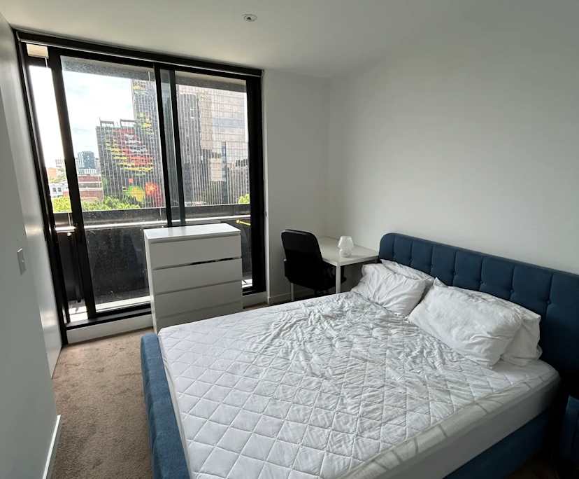 Furnished room with ensuite in a flatshare