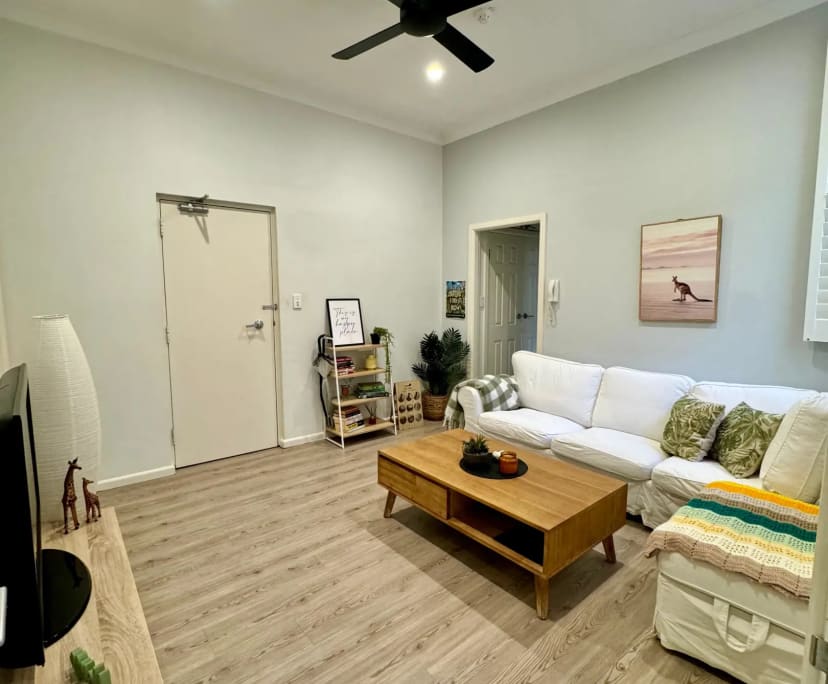 Furnished room in a flatshare