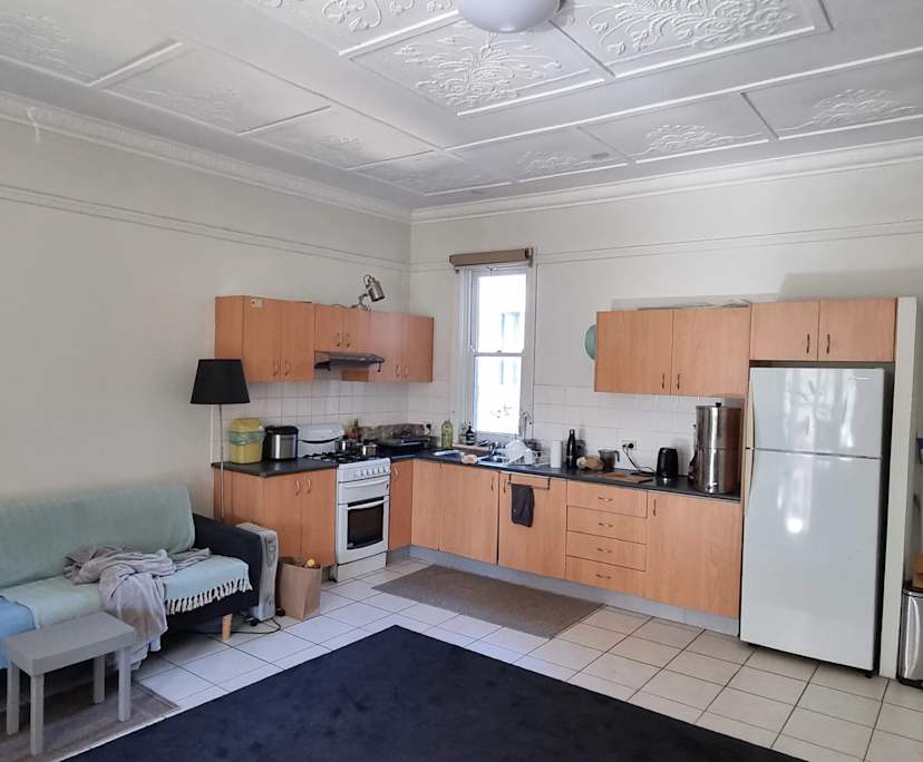 Furnished room in a flatshare