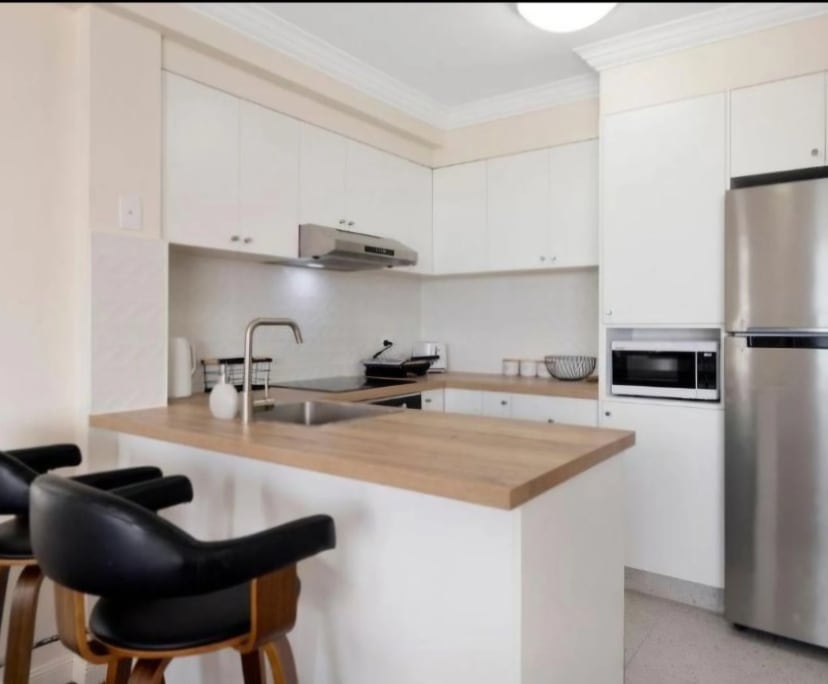 $880, 1-bed, 1 bathroom, Broadbeach QLD 4218