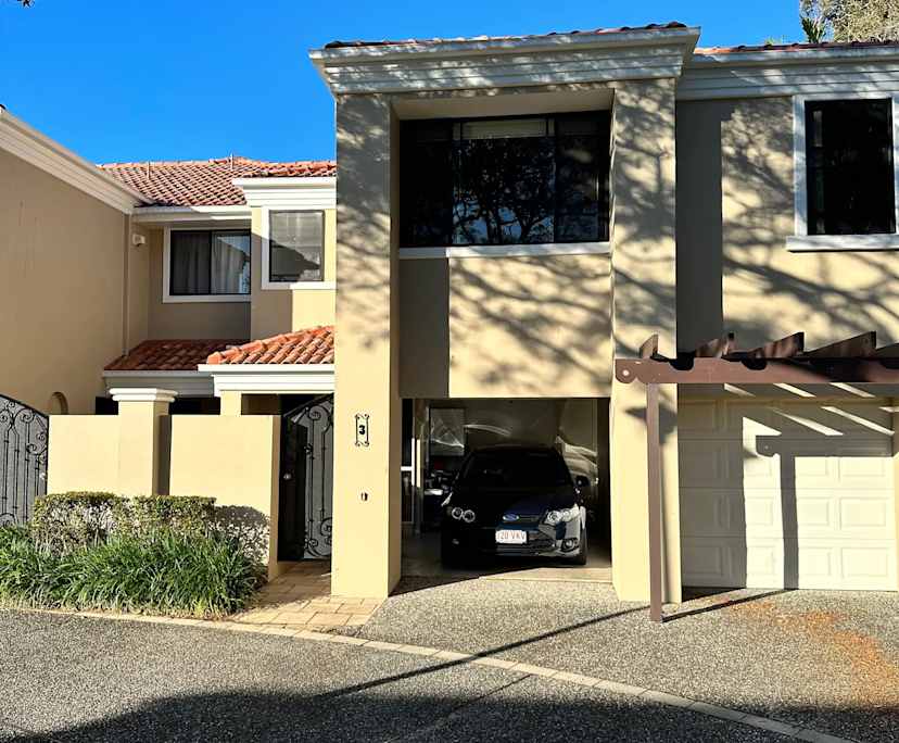 $320, Share-house, 3 bathrooms, Surfers Paradise QLD 4217