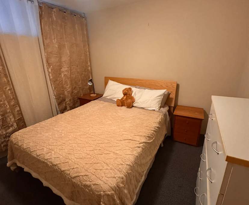 Furnished room in a flatshare