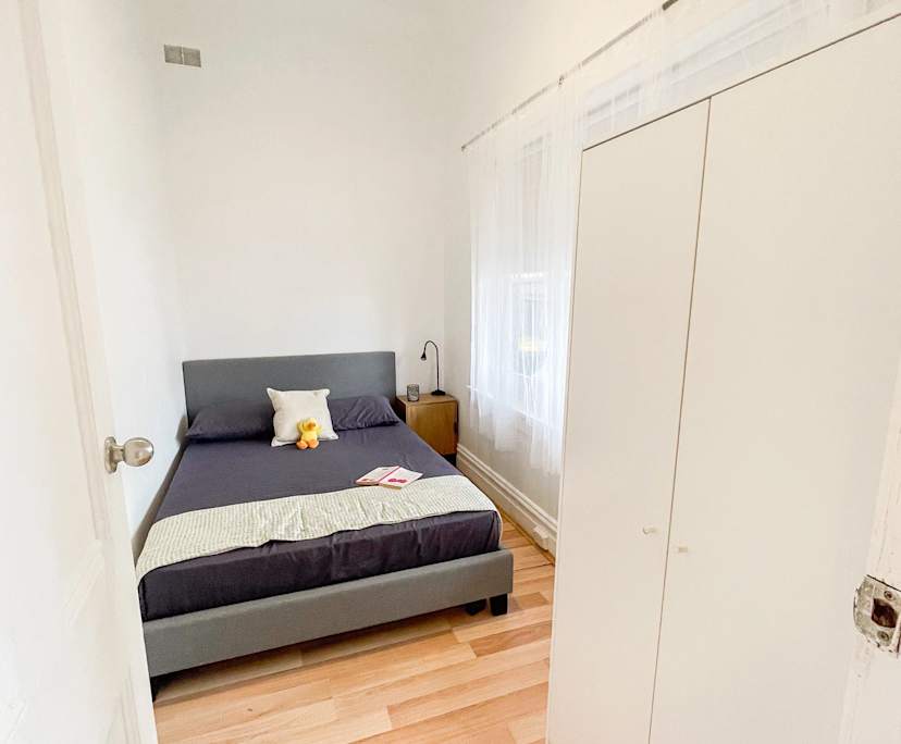 $1,695, Whole-property, 5 bathrooms, Balaclava VIC 3183