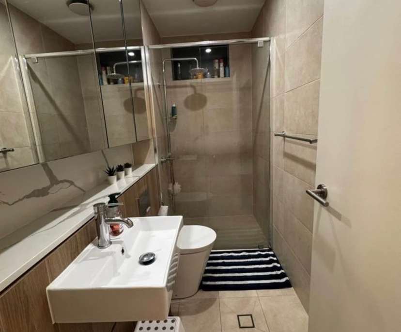 Unfurnished room with ensuite in a flatshare