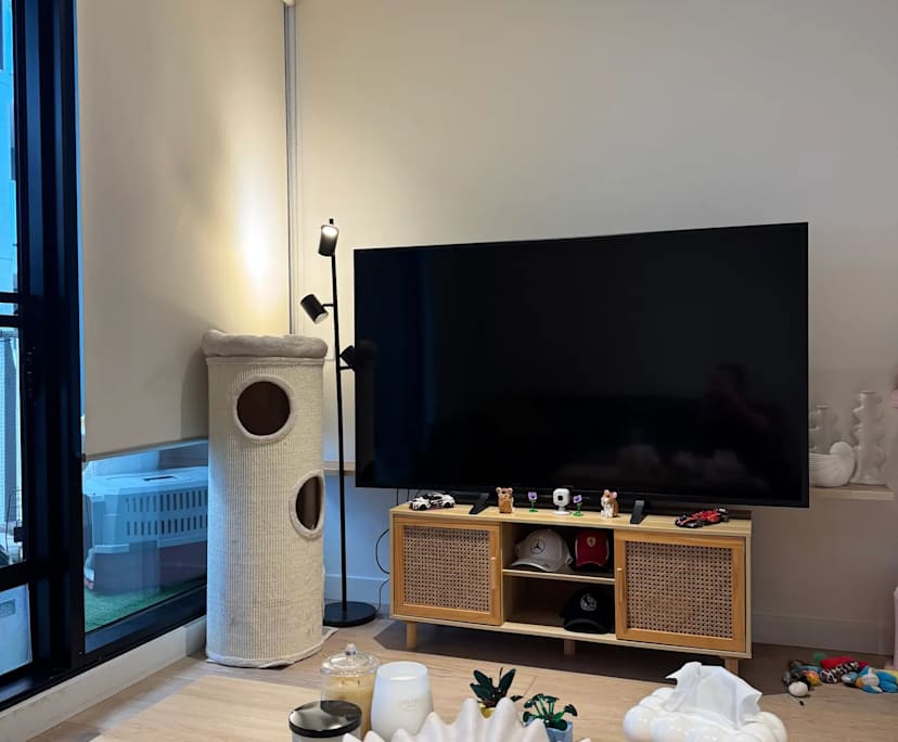 Unfurnished room in a flatshare