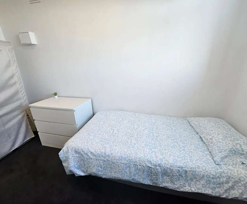 $300, Flatshare, 3 bathrooms, Saint Kilda East VIC 3183