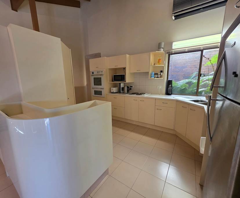 $250, Whole-property, 4 bathrooms, Mermaid Waters QLD 4218