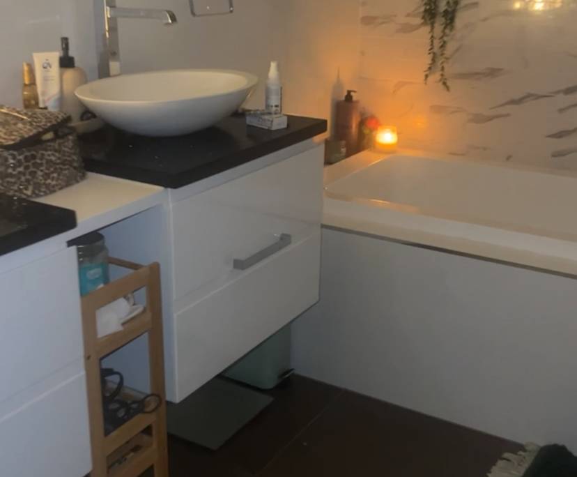 Unfurnished room in a flatshare