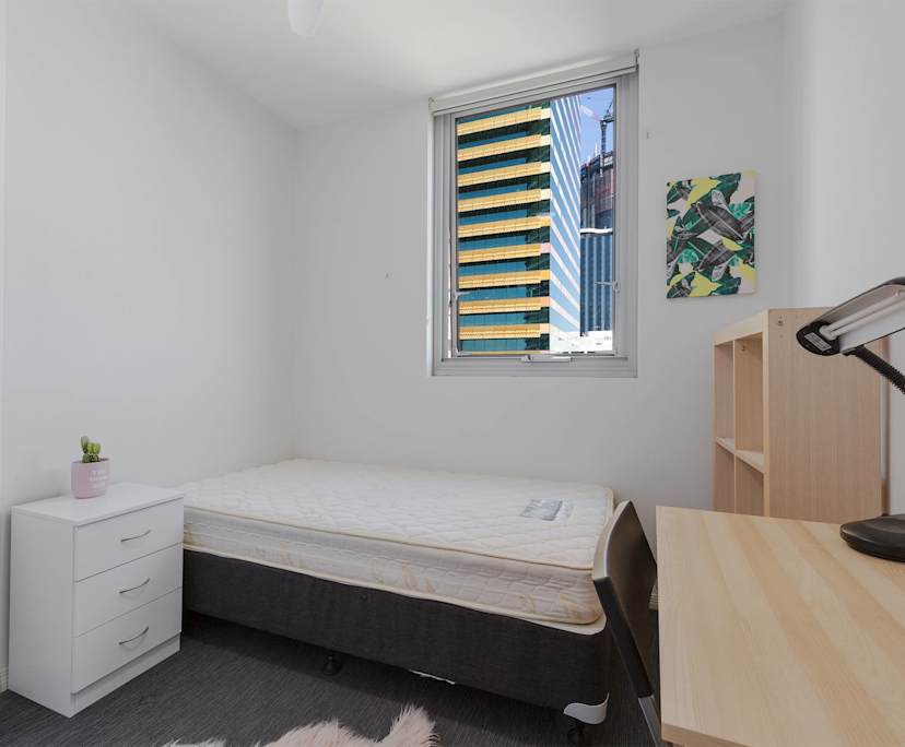 Furnished room in a flatshare