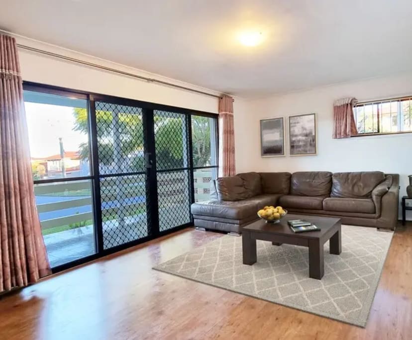 Room for Rent in Macgregor, QLD 280, Furnished, S...